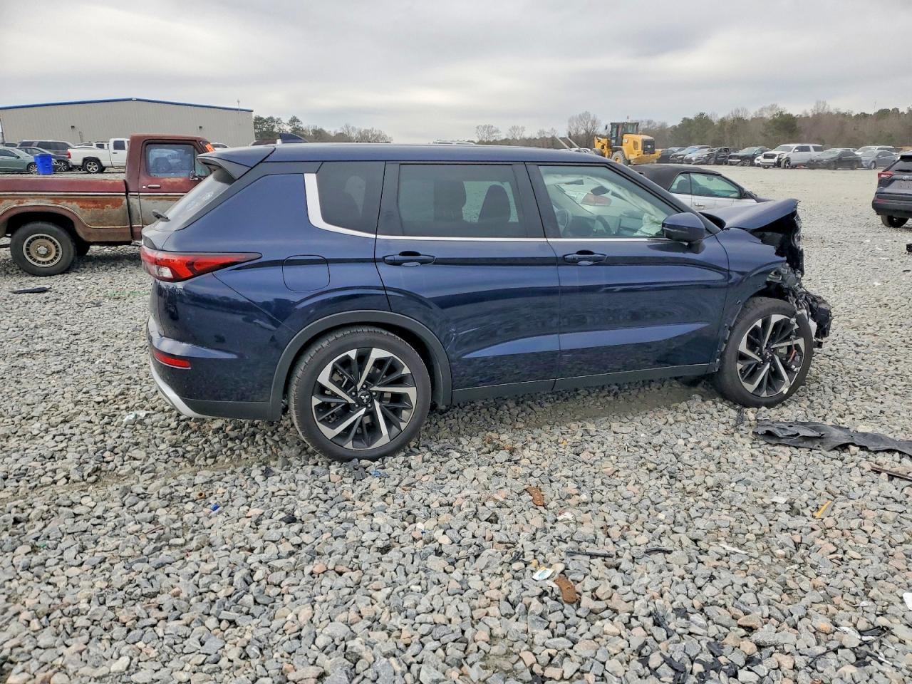 2023 Mitsubishi Outlander se