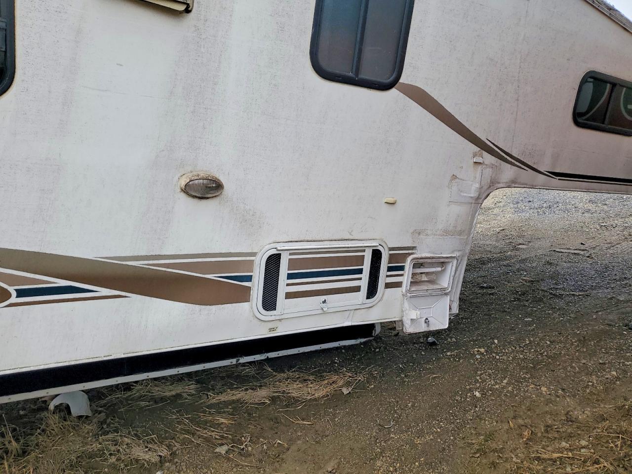 2004 Other 2004 'OTHER RV' Truck CAP