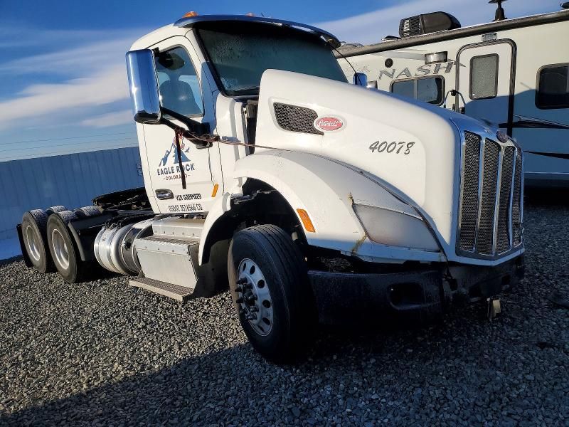 2016 Peterbilt 579 Semi Truck