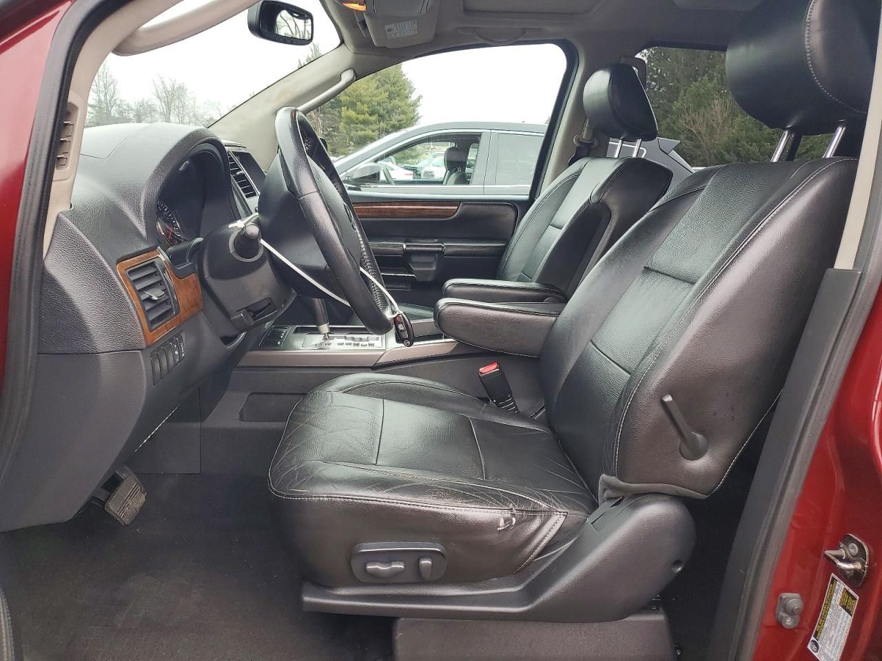 2011 Nissan Armada sv