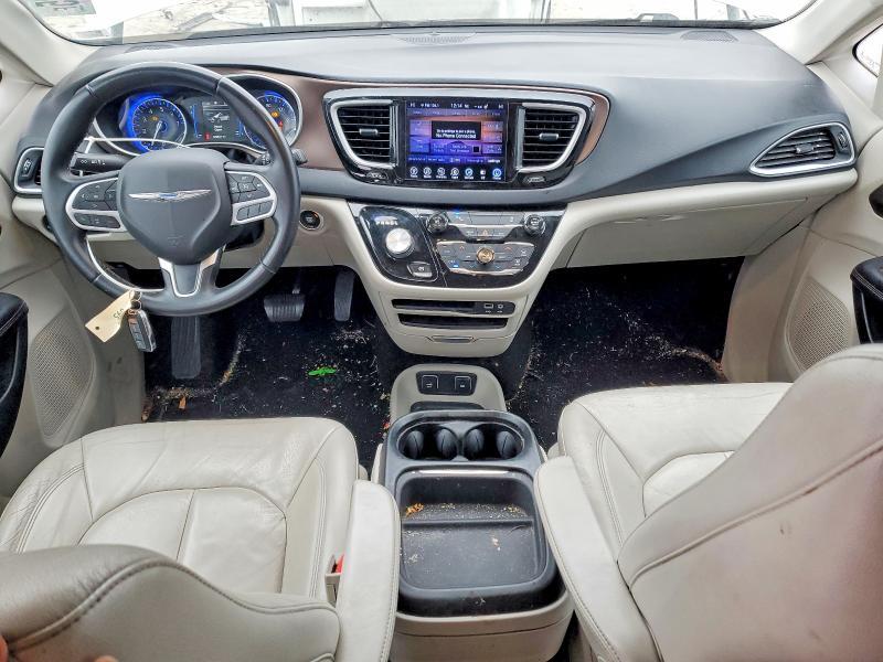 2017 Chrysler Pacifica Touring l