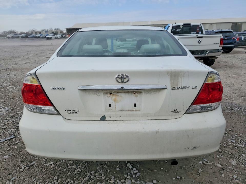 2005 Toyota Camry le