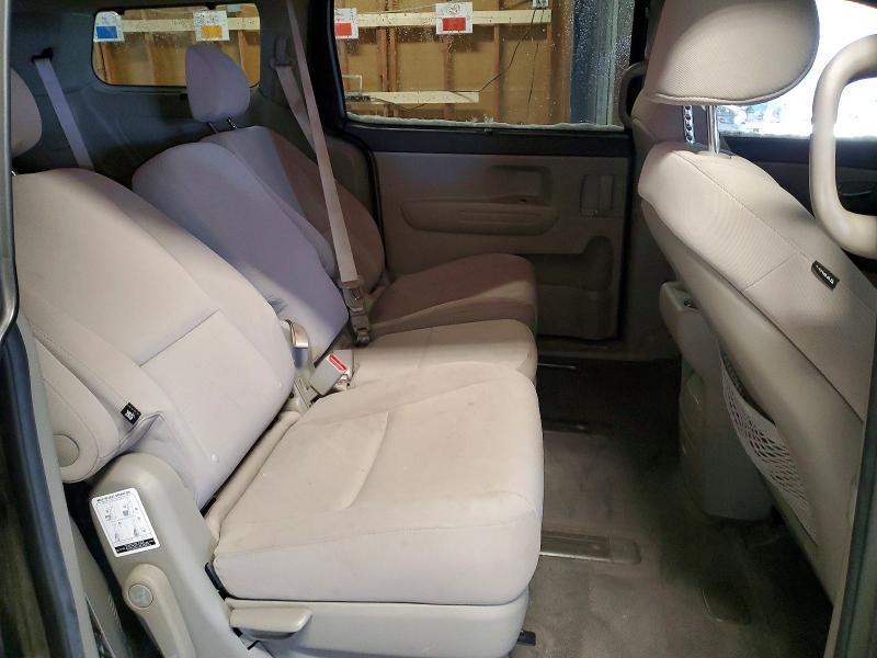 2015 KIA Sedona lx