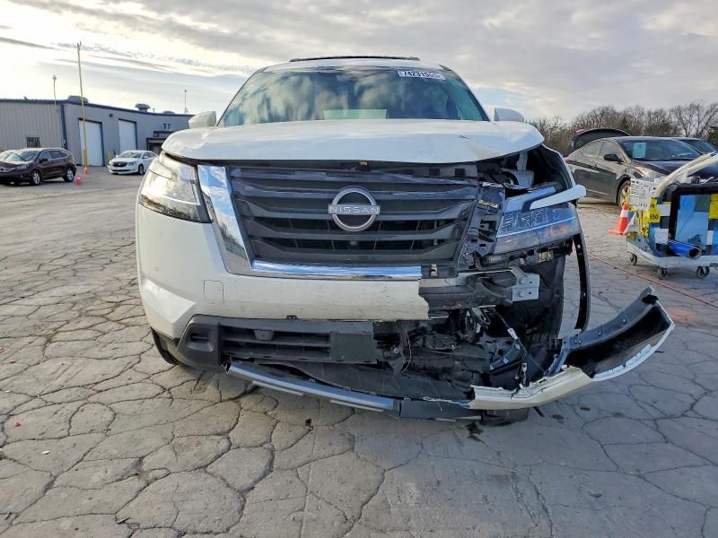 2024 Nissan Pathfinder Platinum