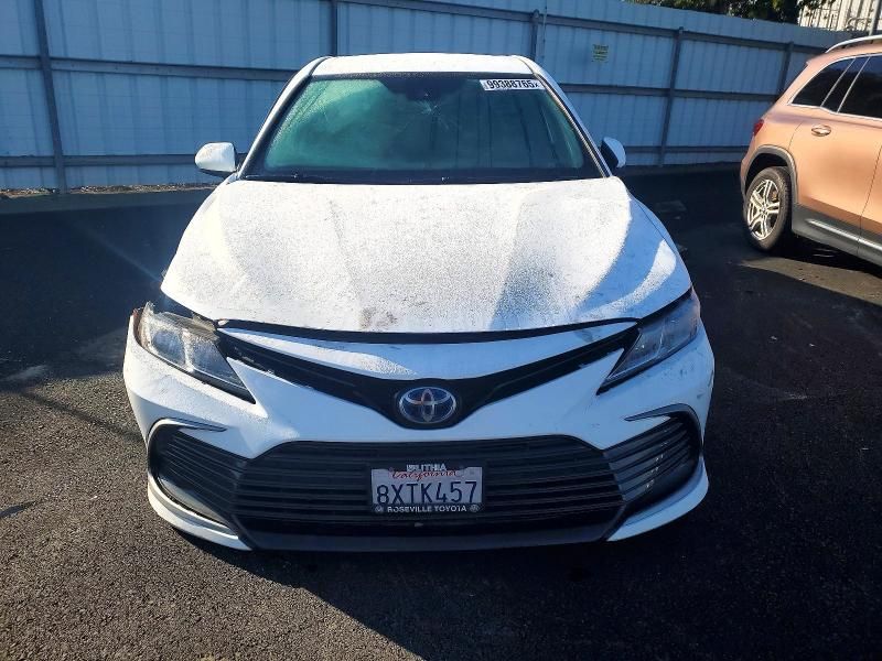2021 Toyota Camry le