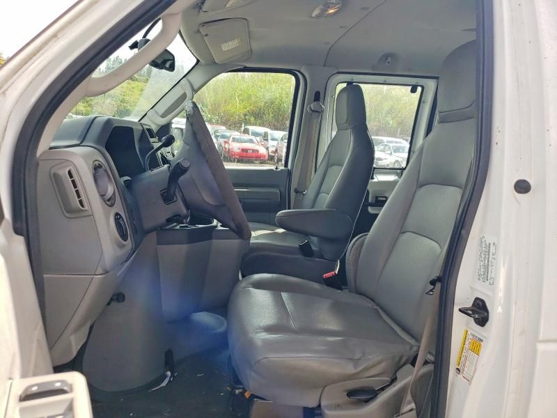 2011 Ford Econoline E350 Super Duty Wagon