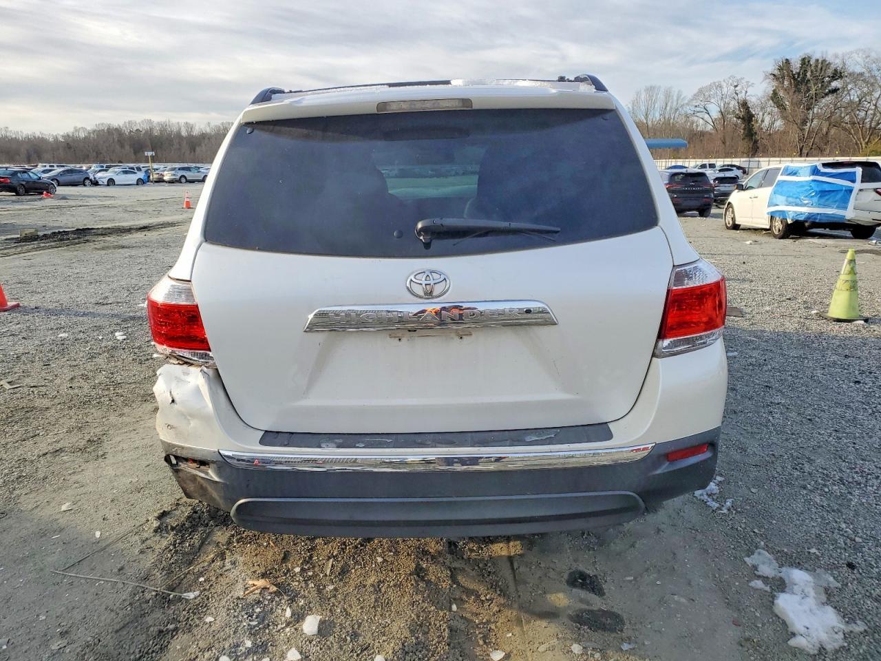 2013 Toyota Highlander Base