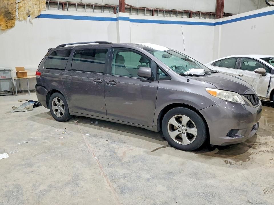 2013 Toyota Sienna le