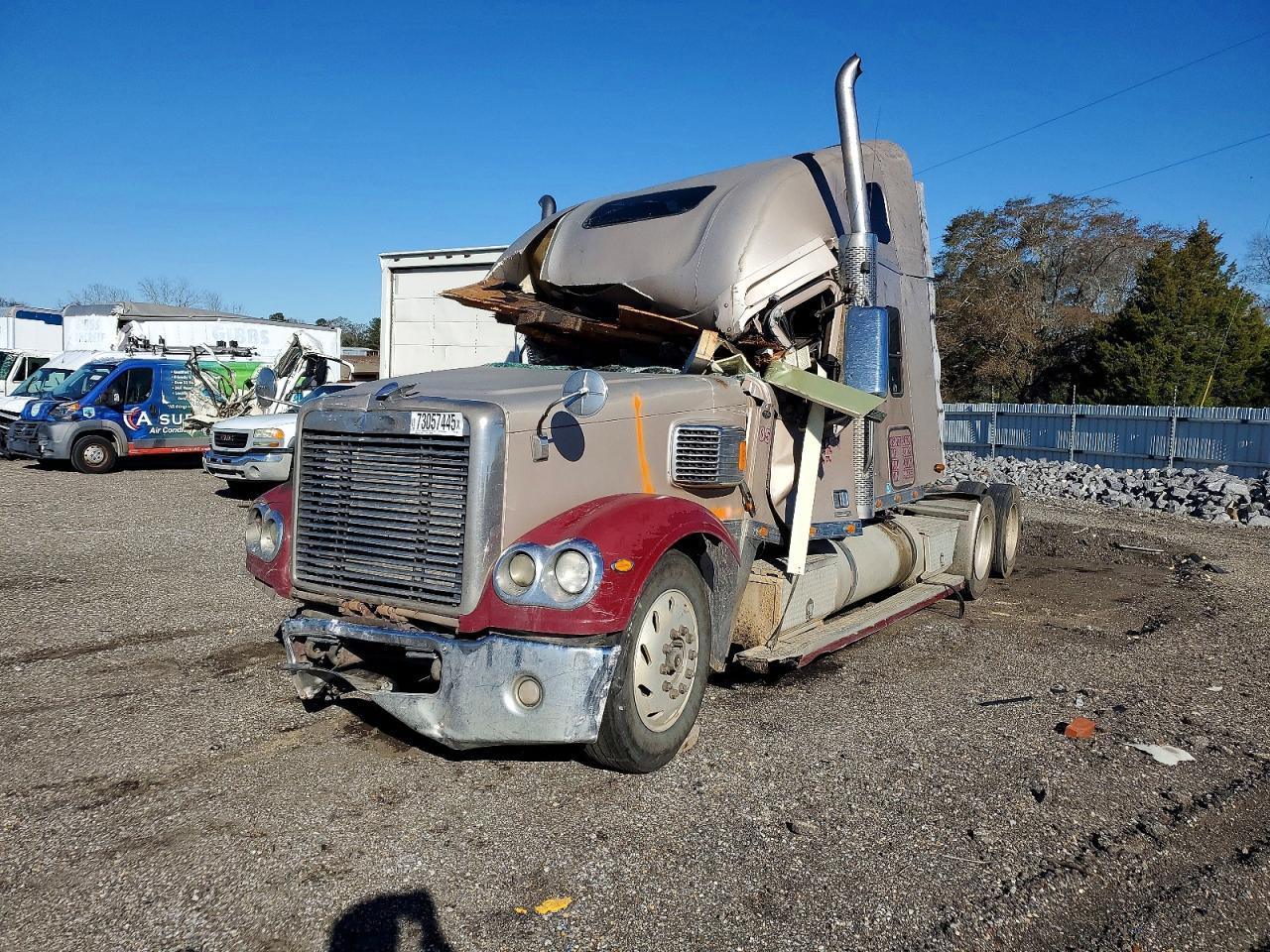 2005 Freightliner Coronado Semi Truck