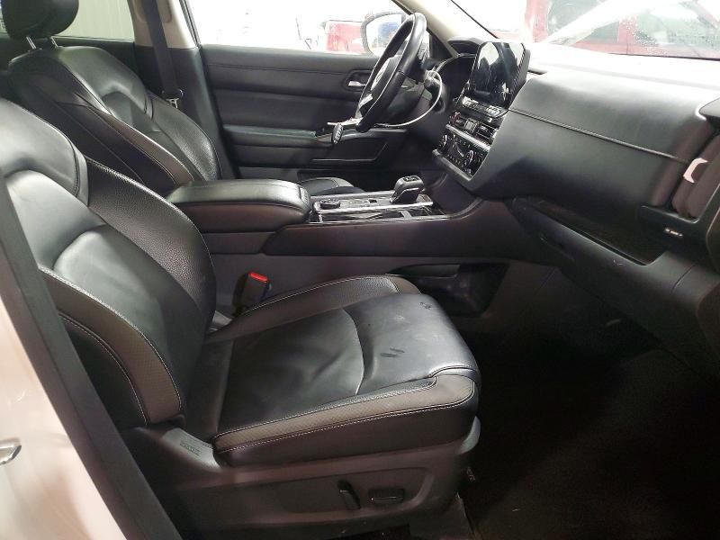 2022 Nissan Pathfinder sl