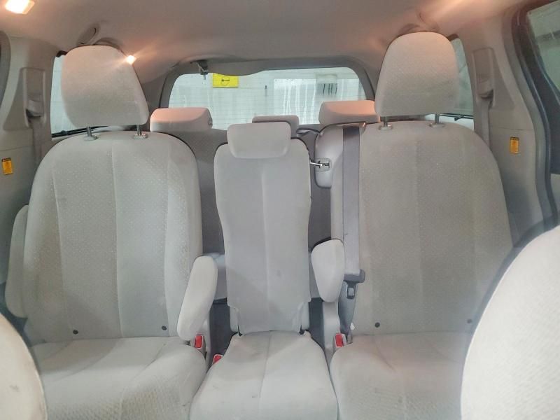 2013 Toyota Sienna le