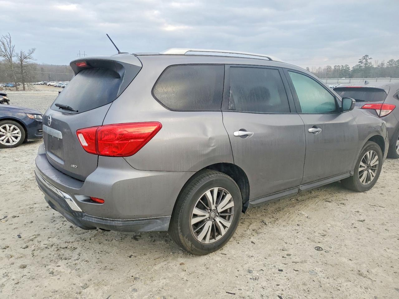 2017 Nissan Pathfinder s