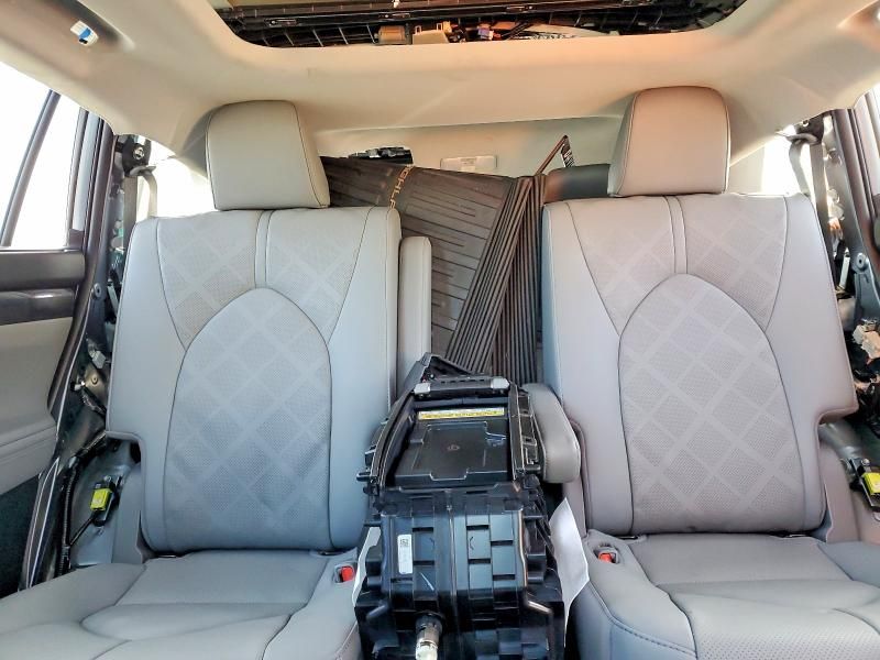 2020 Toyota Highlander Platinum