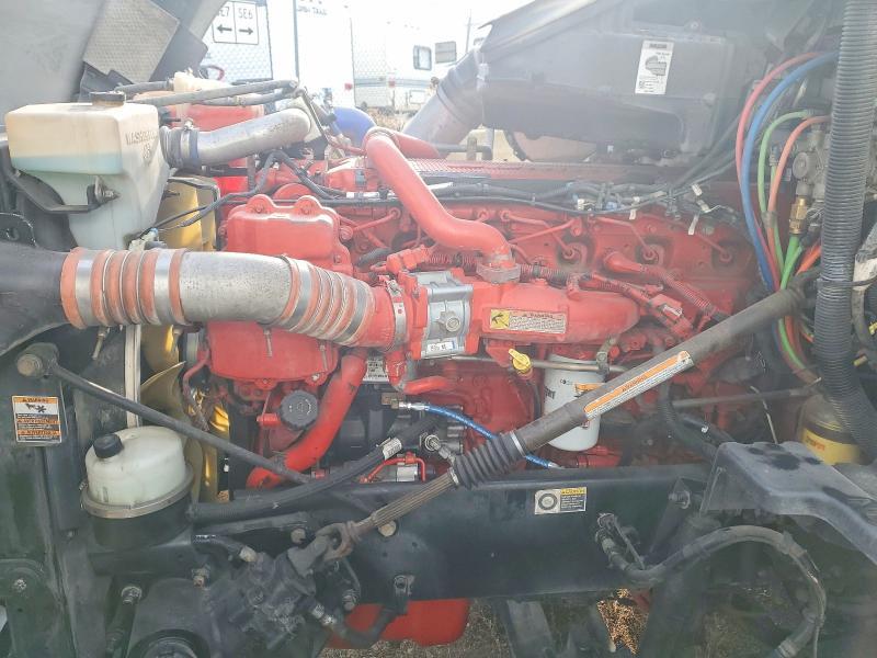 2014 Kenworth T680 Semi Truck