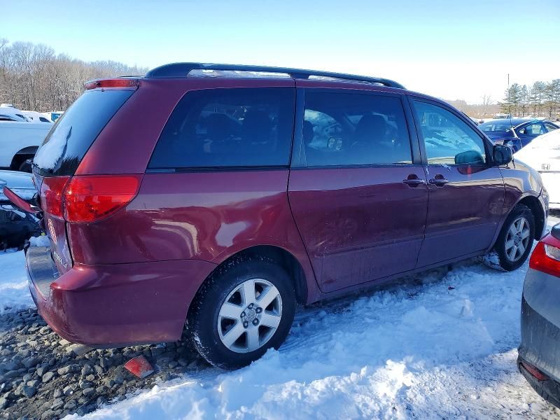 2010 Toyota Sienna ce