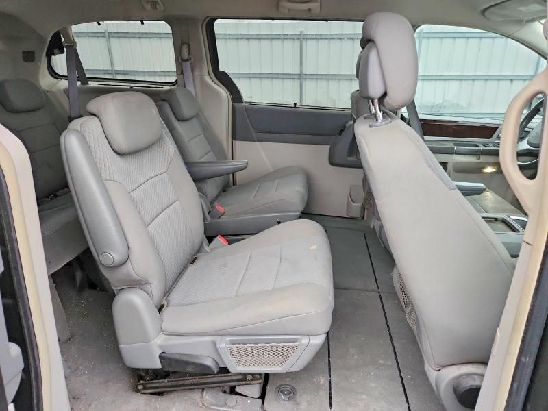 2010 Chrysler Town & Country Touring