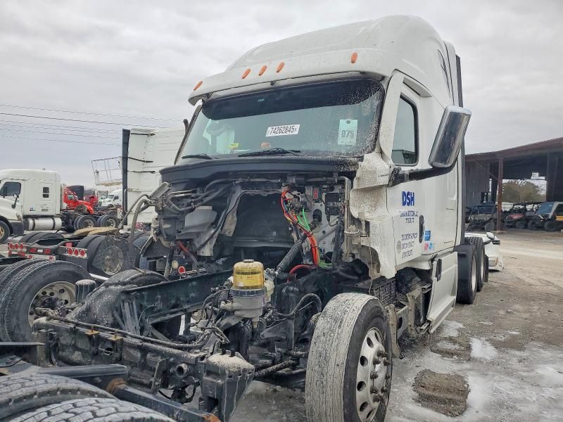 2020 Freightliner Cascadia 126 Semi Truck