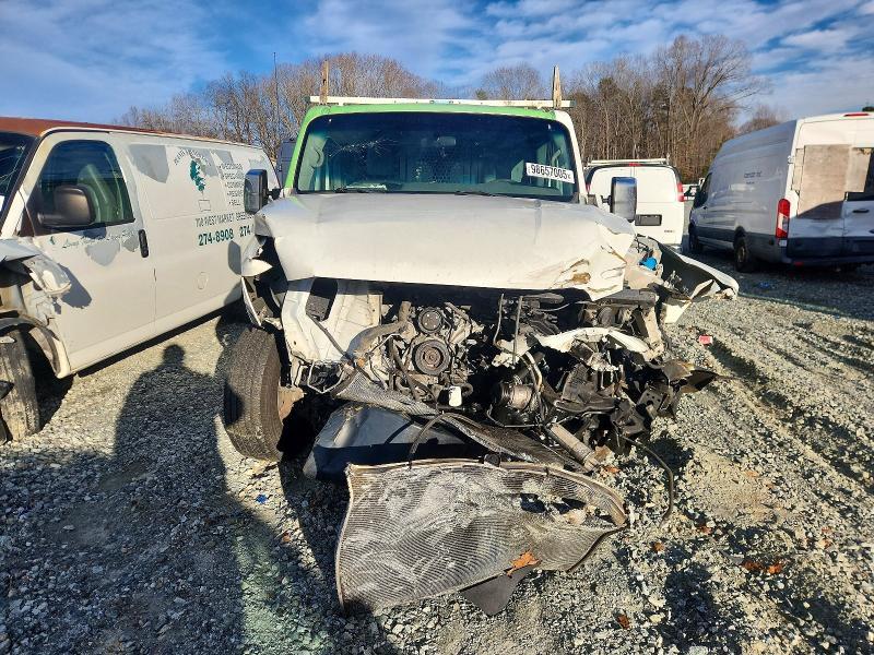 2017 Nissan NV 3500 HD SL