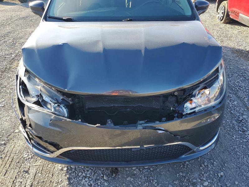 2017 Chrysler Pacifica Touring l