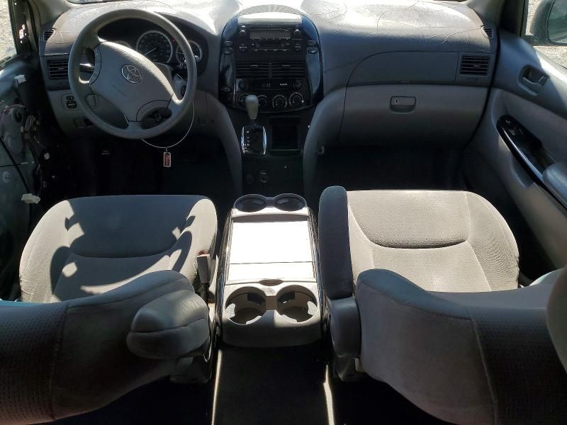 2004 Toyota Sienna ce