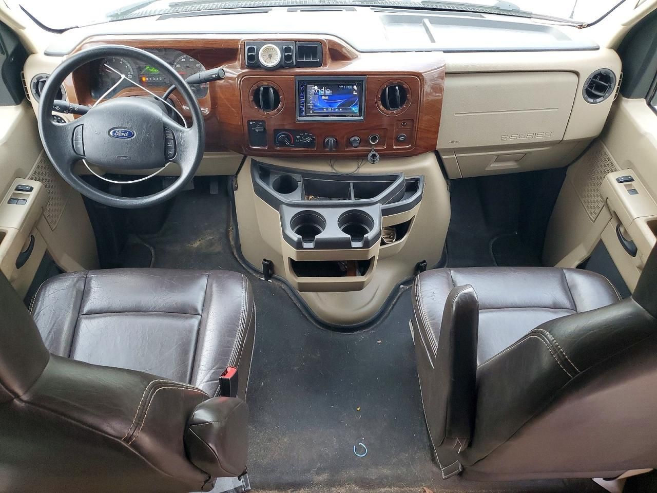 2017 Ford Econoline E450 Super Duty Cutaway Van