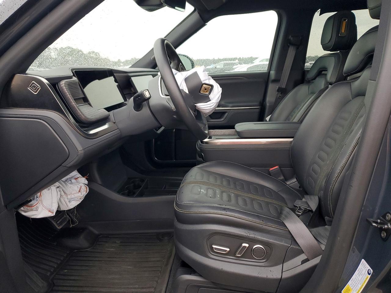 2025 Rivian R1T Adventure