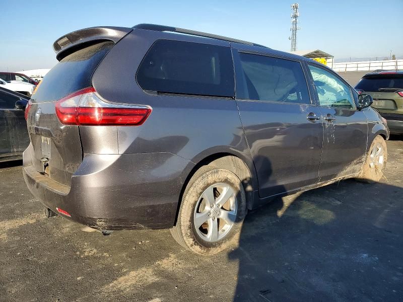 2016 Toyota Sienna le