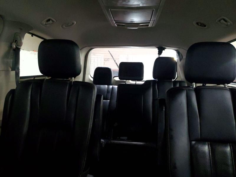 2012 Chrysler Town & Country Touring l