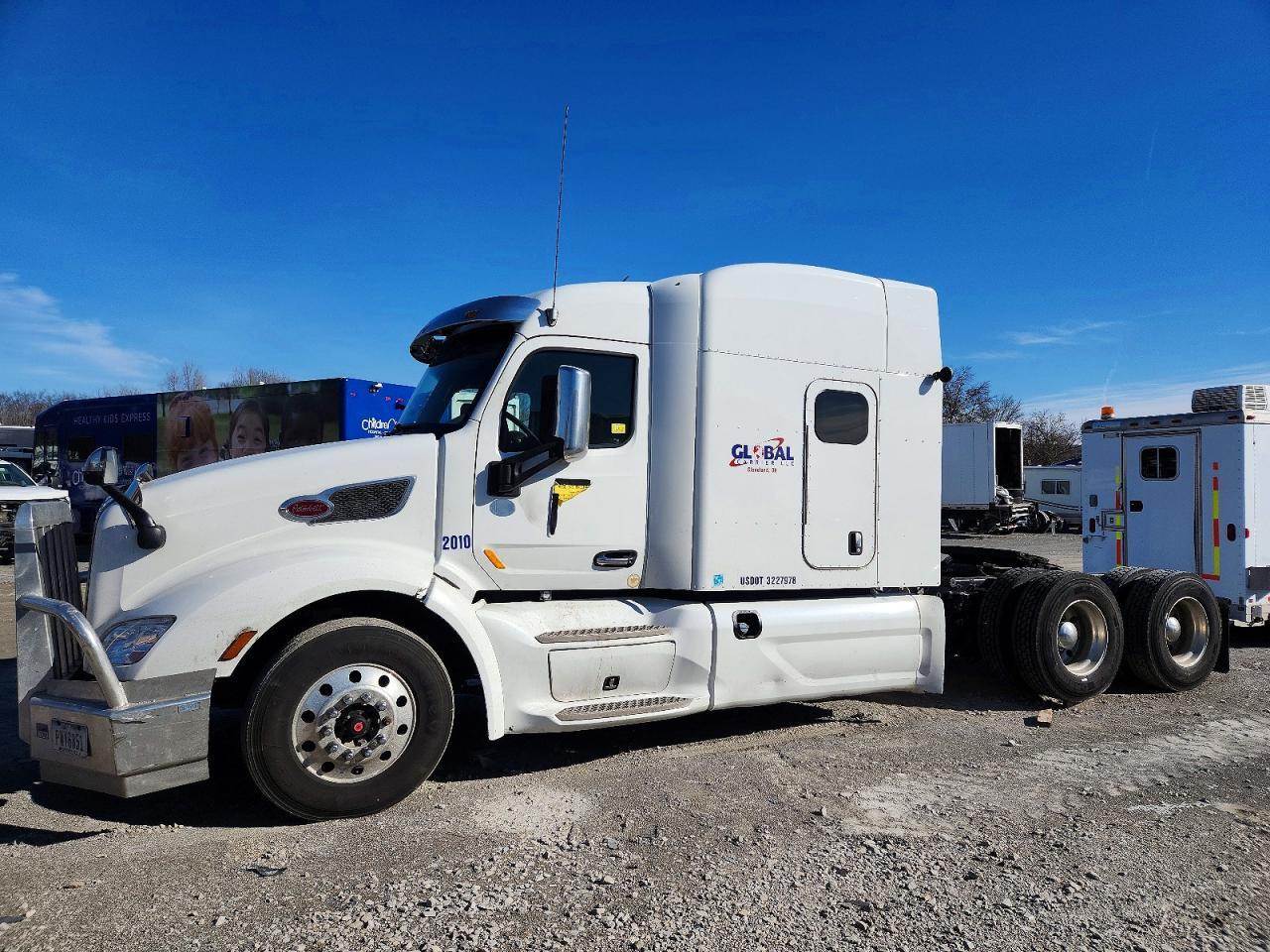 2017 Peterbilt 579 Semi Truck