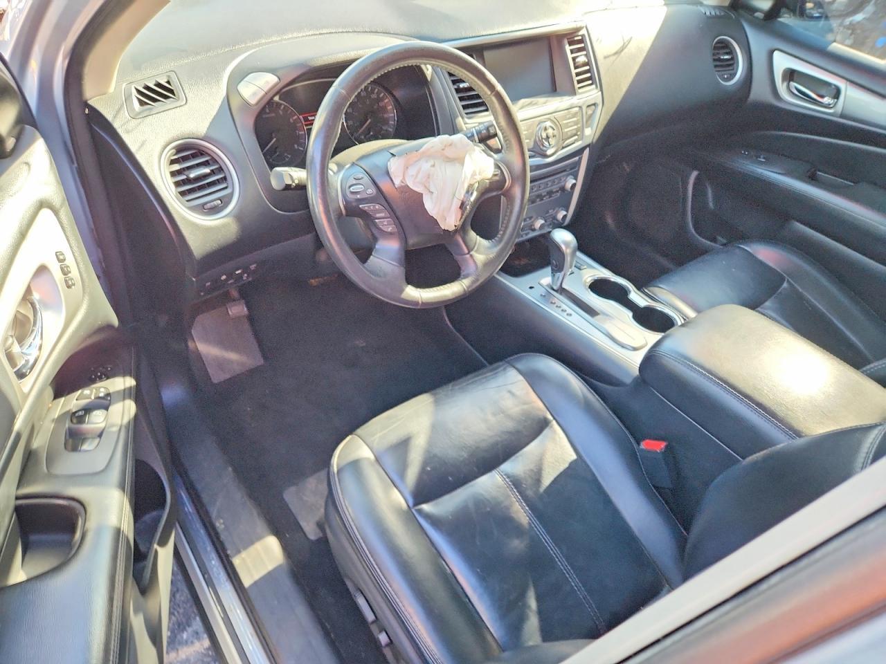 2017 Nissan Pathfinder sl