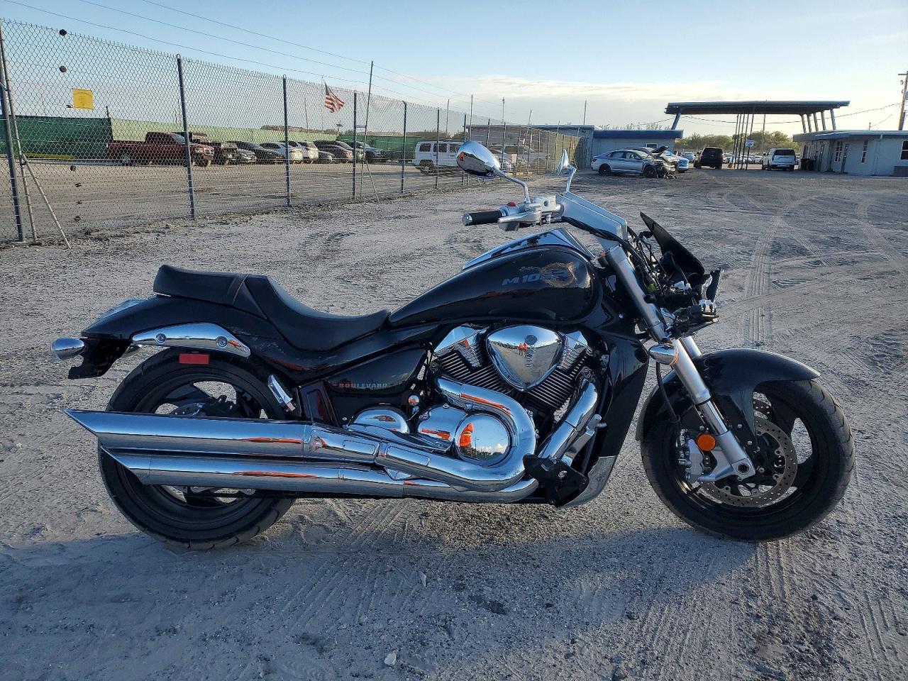 2025 Suzuki VZR1800