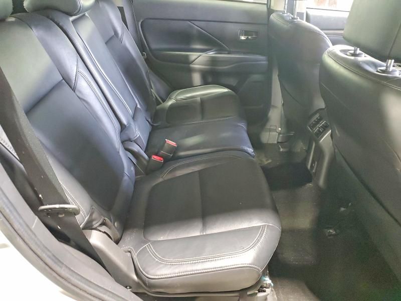 2020 Mitsubishi Outlander se