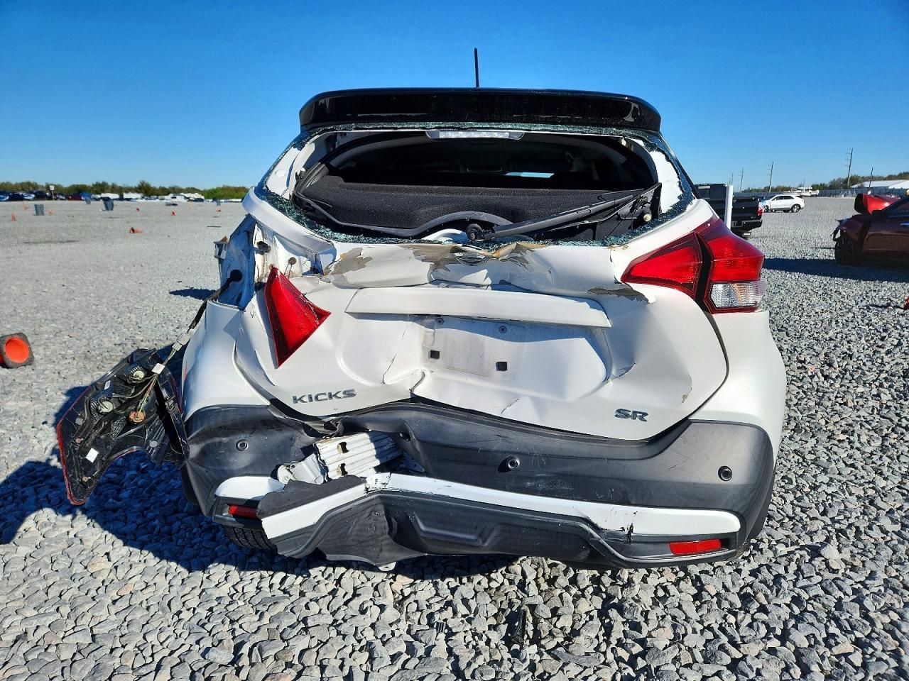 2020 Nissan Kicks sr