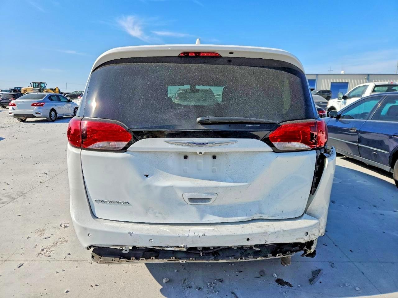 2020 Chrysler Pacifica Touring l