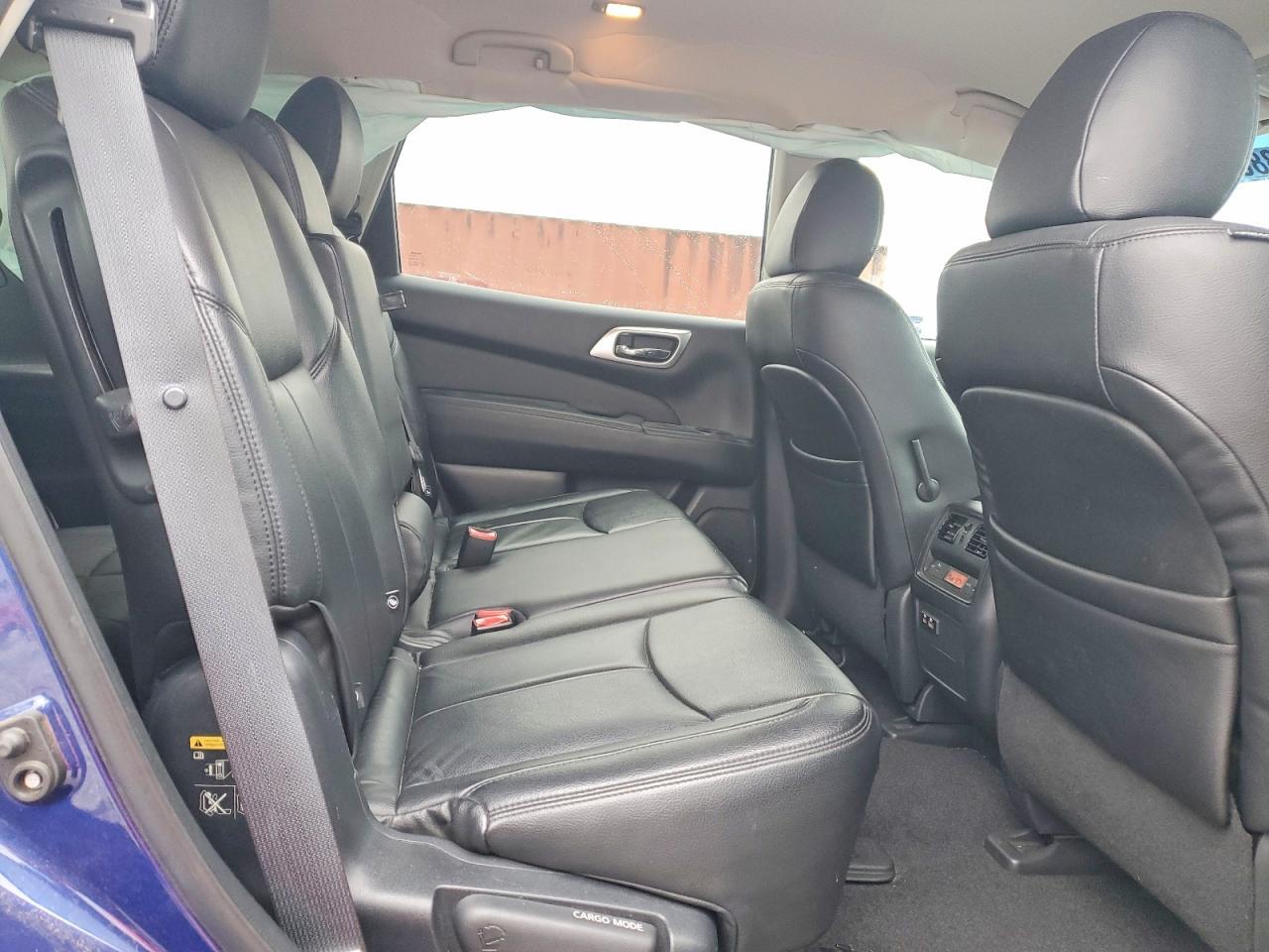 2020 Nissan Pathfinder sv