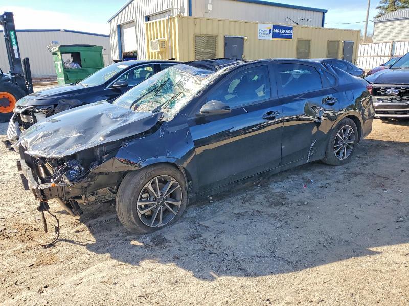 2024 KIA Forte lx