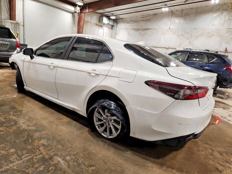 2022 Toyota Camry le