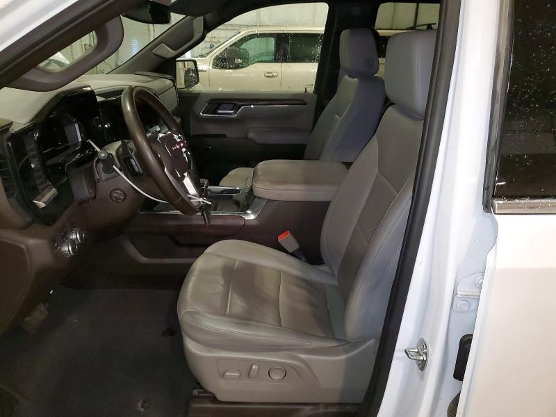 2025 GMC Sierra K1500 slt