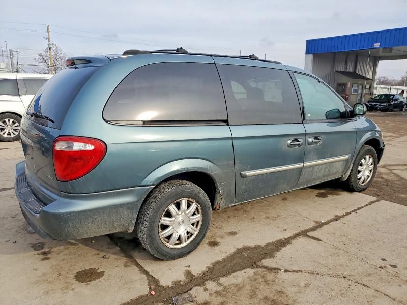 2005 Chrysler Town & Country Touring