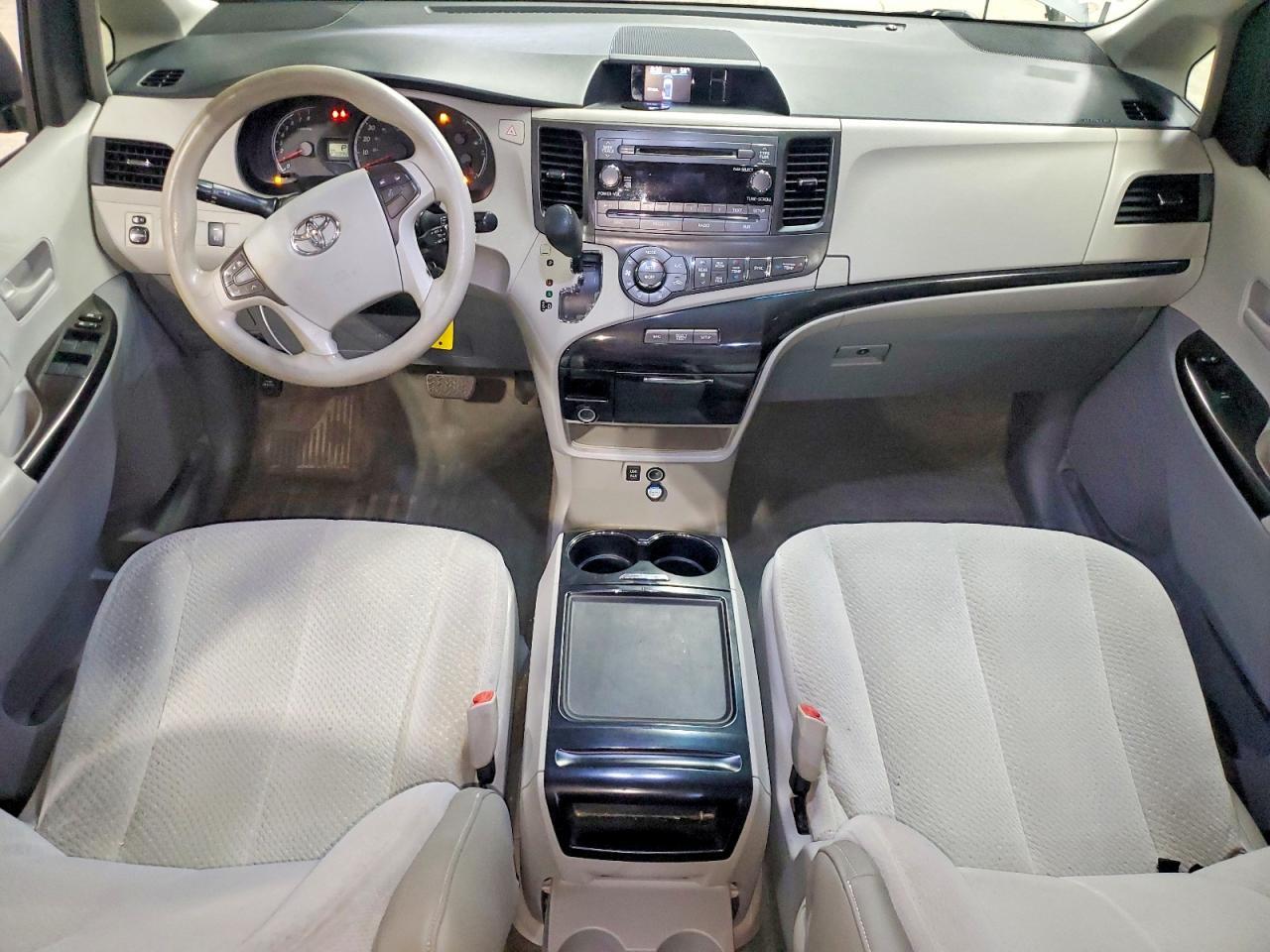 2013 Toyota Sienna le