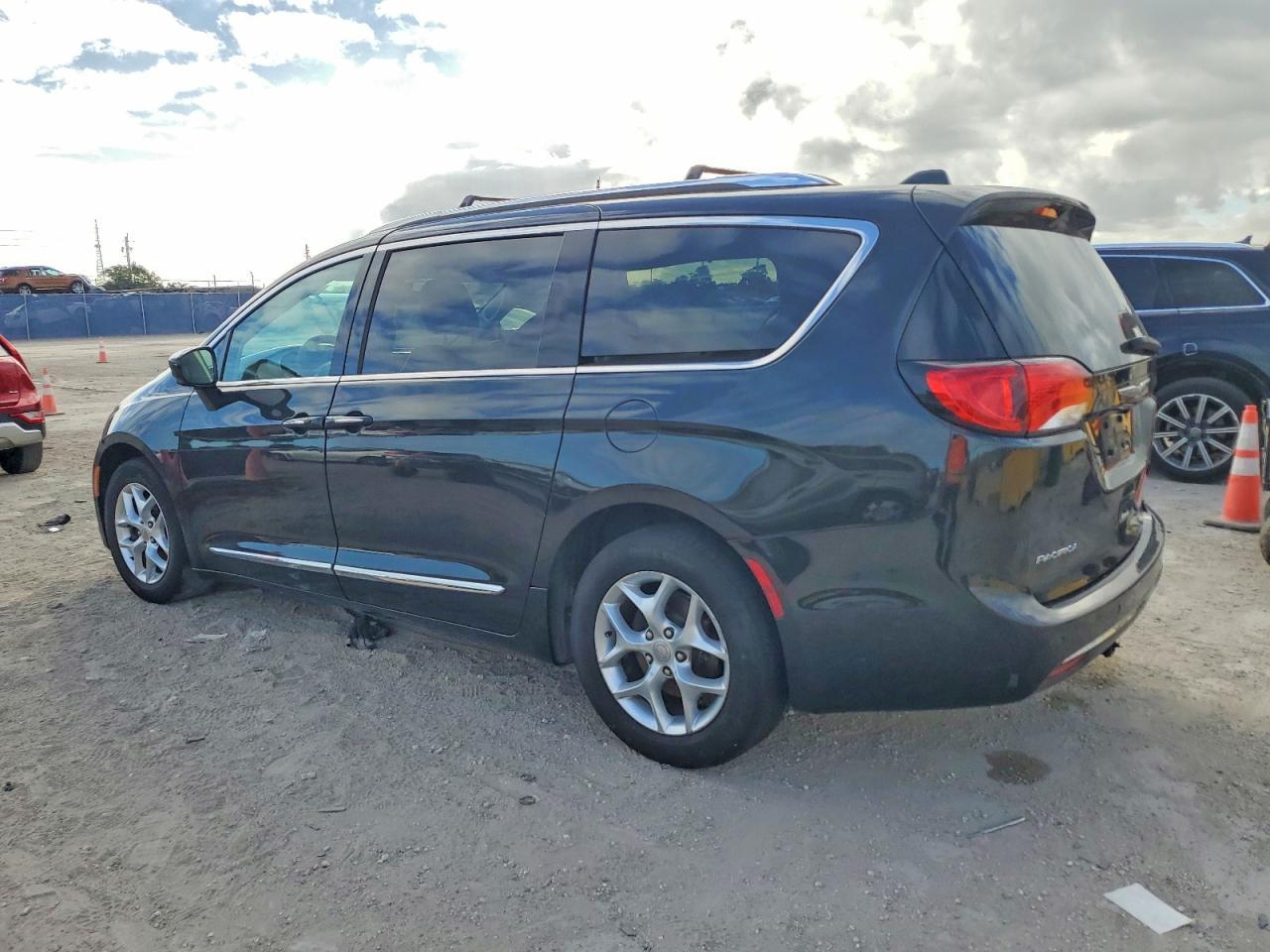 2017 Chrysler Pacifica Touring l Plus