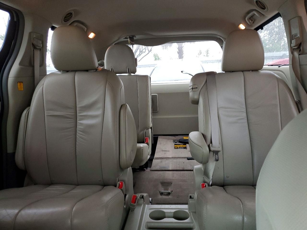 2011 Toyota Sienna xle