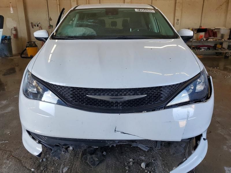 2023 Chrysler Voyager lx