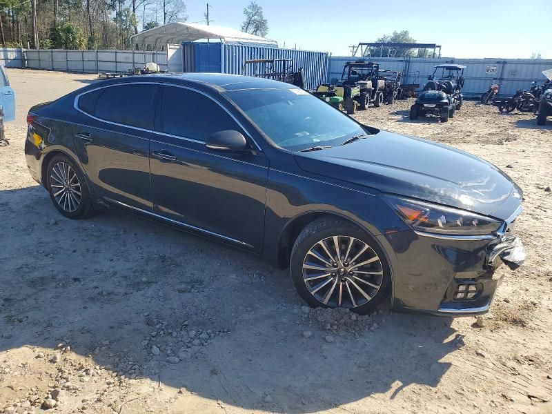 2017 KIA Cadenza Technology