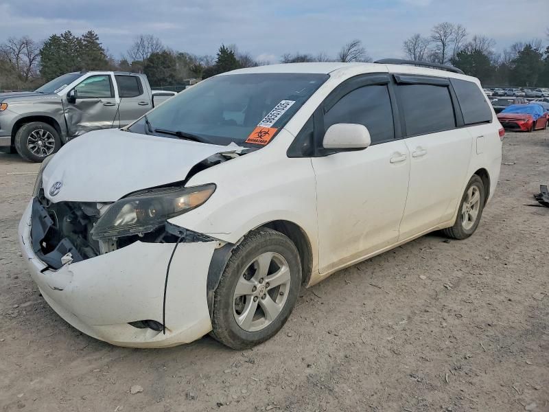 2011 Toyota Sienna le