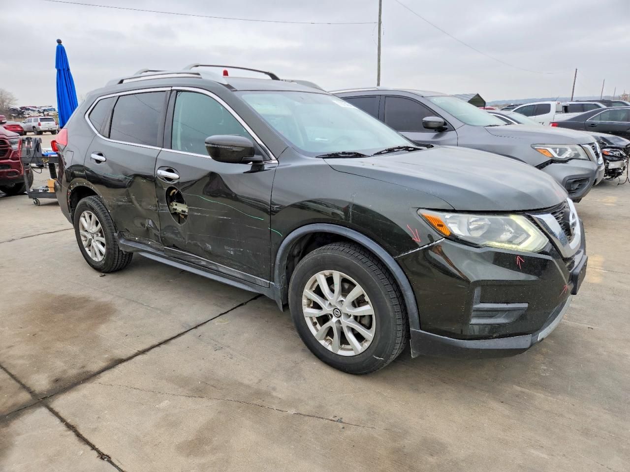 2017 Nissan Rogue sv