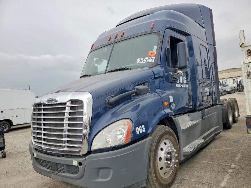 2018 Freightliner Cascadia 113 Semi Truck