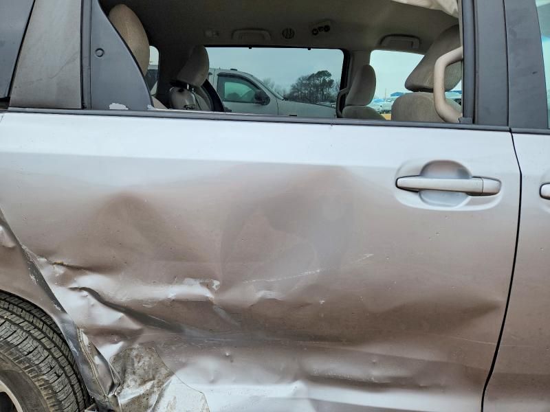 2011 Toyota Sienna le