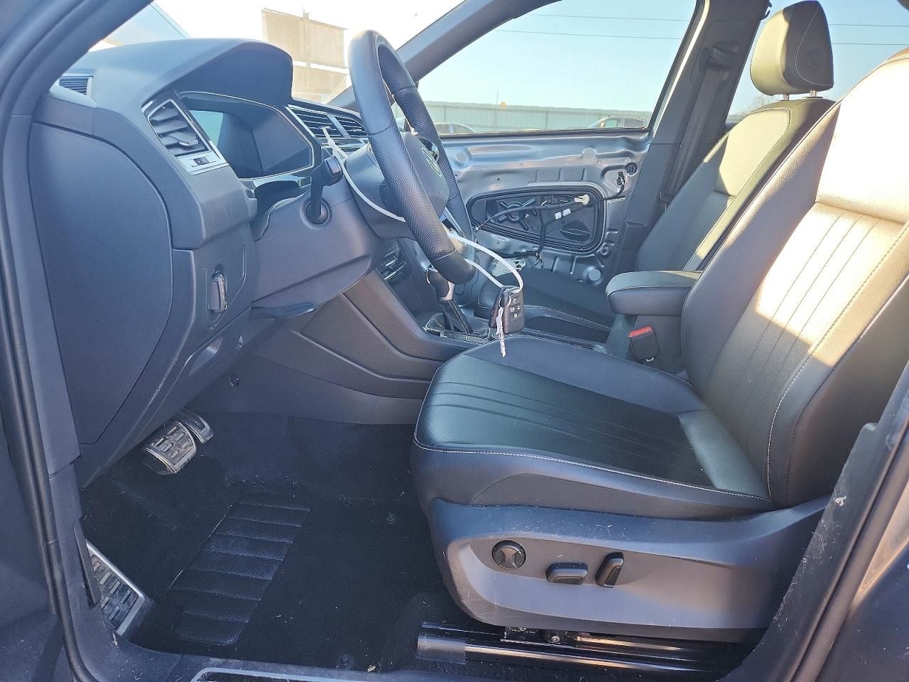 2024 Volkswagen Tiguan se R-line Black