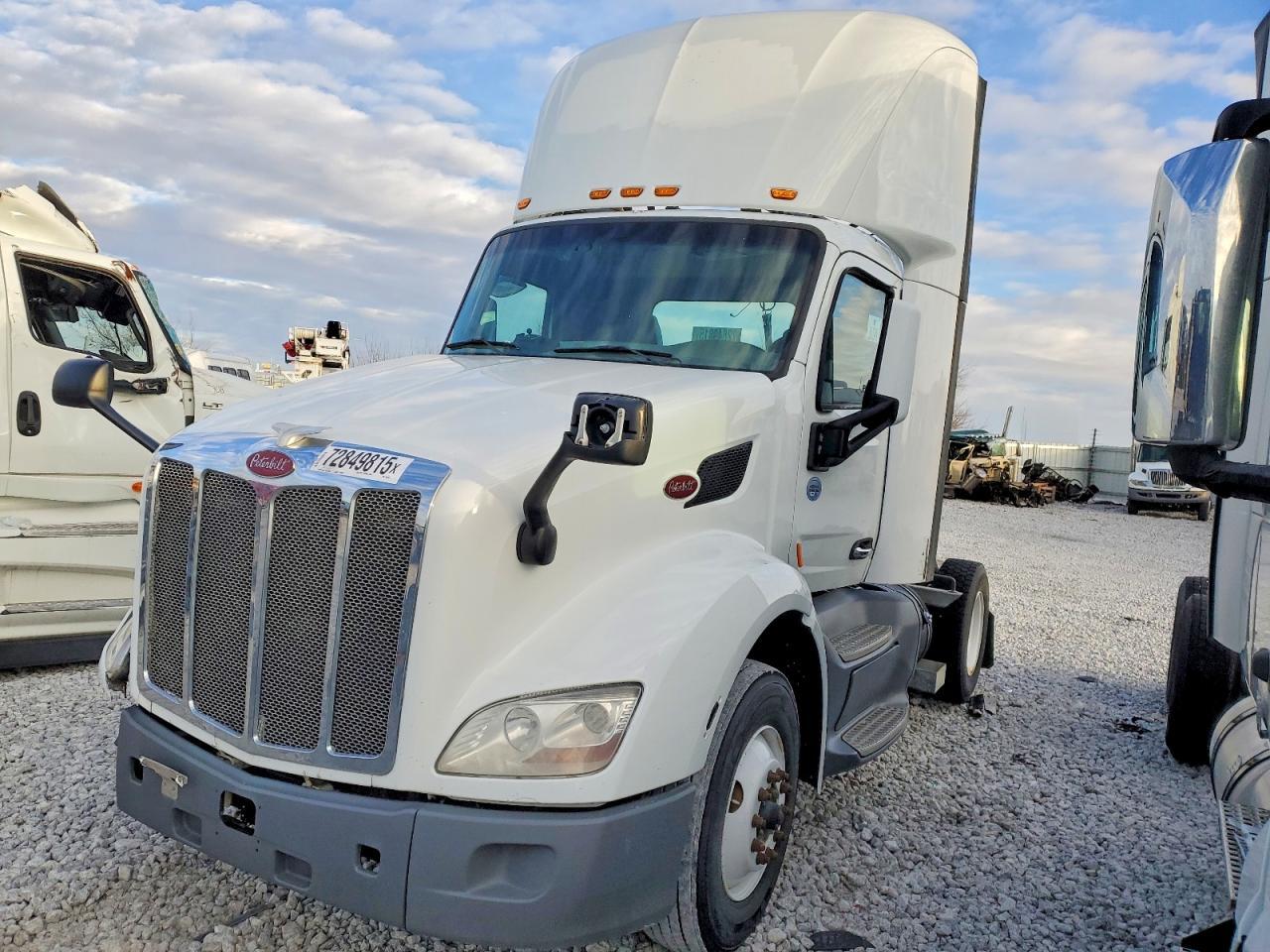 2015 Peterbilt 579 Semi Truck